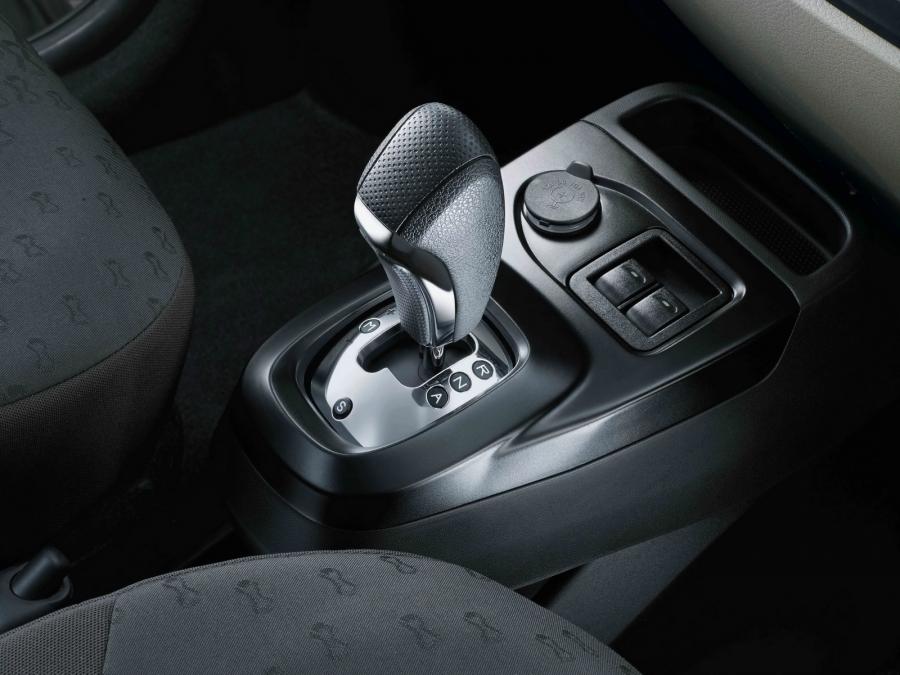 Детали интерьера Tata GenX Nano 2015 года  (фото 11 из 11)
